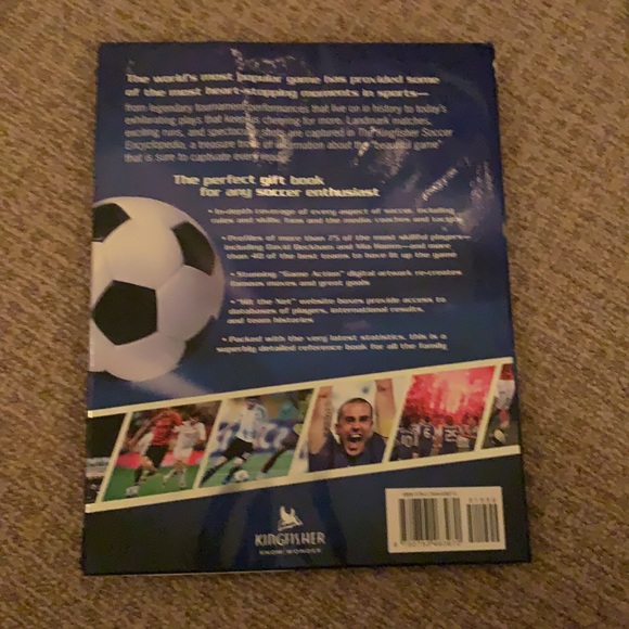 NWT The Kingfisher Soccer Encyclopedia Hardback - Picture 3 of 3
